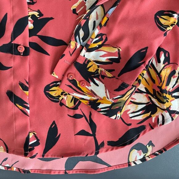 Madison Curvy Essentials Red Multi Floral Button-Up Blouse Red Coral Size 1X - Picture 7 of 8